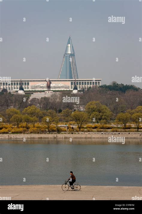 Kempinski Ryugyong Hotel, Hotel of Doom, Pyongyang, North Korea Stock ...