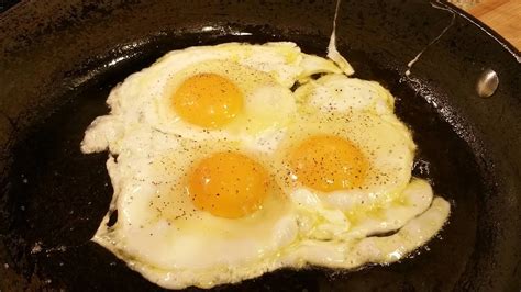 How To Fry Eggs Youtube