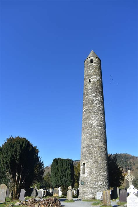 Hiking in Wicklow Mountains National Park - Seek to sea more