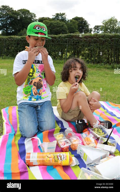 Picnic in the park Stock Photo - Alamy