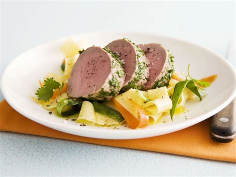 Schweinefilet Mit Nudeln Und Kr Utern Rezept Eat Smarter