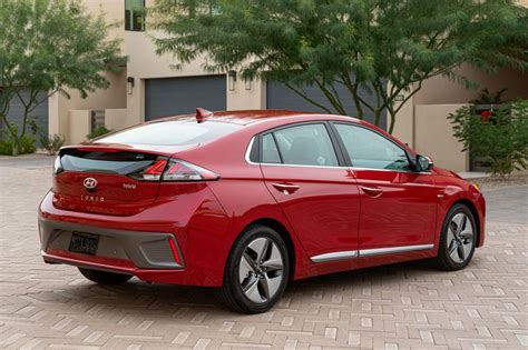 2020 Hyundai Ioniq Hybrid Pictures - 103 Photos | Edmunds