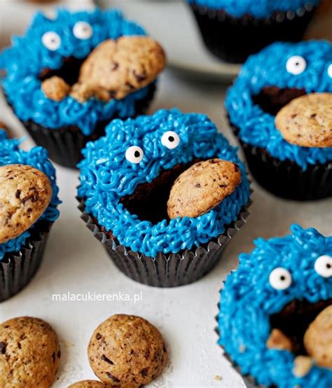 Mega babeczki czekoladowe ciasteczkowy potwór Cookie Monster Cupcakes