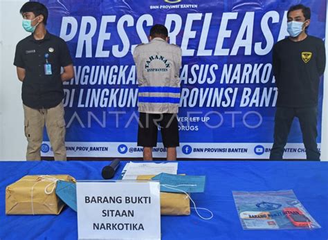 BNN BANTEN UNGKAP KASUS PENYELUNDUPAN DUA KG SABU ANTARA Foto