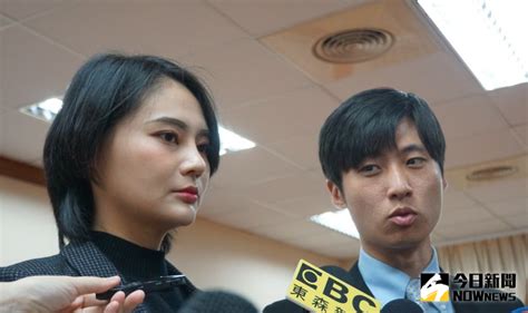 「品學兼優」首度同台 賴品妤、曾玟學甜蜜現身立院 Yahoo奇摩汽車機車