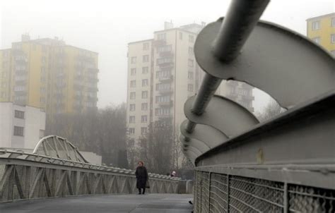 Piesi stracą kładkę nad ul Filaretów Na pół roku Przerdzewiała