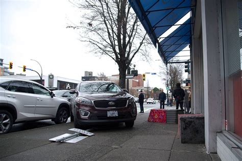 Update Two Vehicle Crash Leaves One Car On Sidewalk At Blanshard And