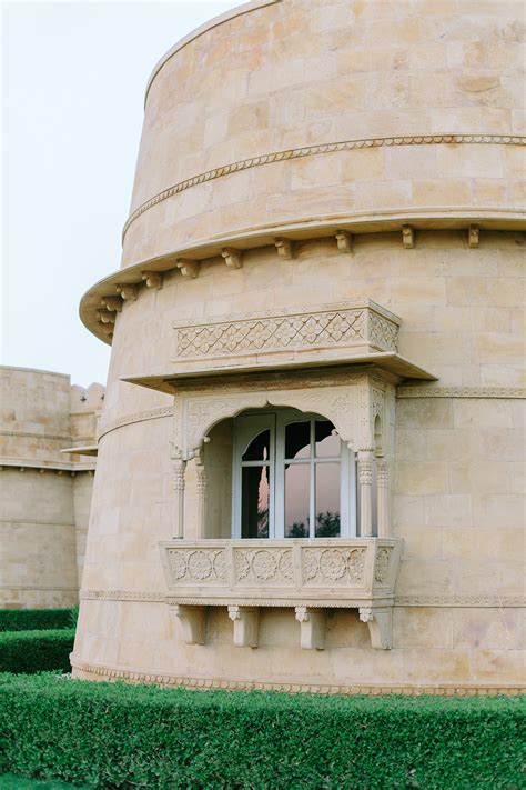 Manicured Grounds of Suryagarh Palace in India - Entouriste