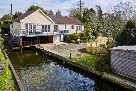 Norfolk Broads Holiday Cottages Riverside Cottage Holidays