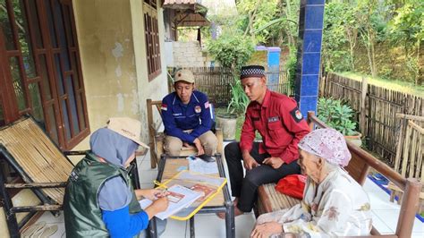 Petugas Pantarlih Di Purwakarta Temukan Pemilih Usia 100 Tahun Saat