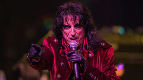 Alice Cooper Announces Dates For Too Close For Comfort Tour Abc Audio