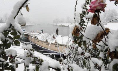 Kashmir receives season’s first snowfall | IndiLeak — Latest India ...