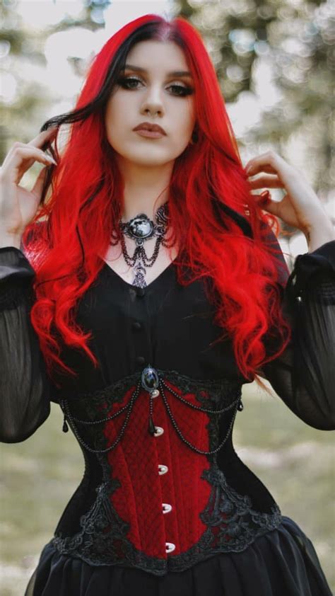 Pin De Spiro Sousanis En Gothic Red Mujeres G Ticas Mujeres Chicas