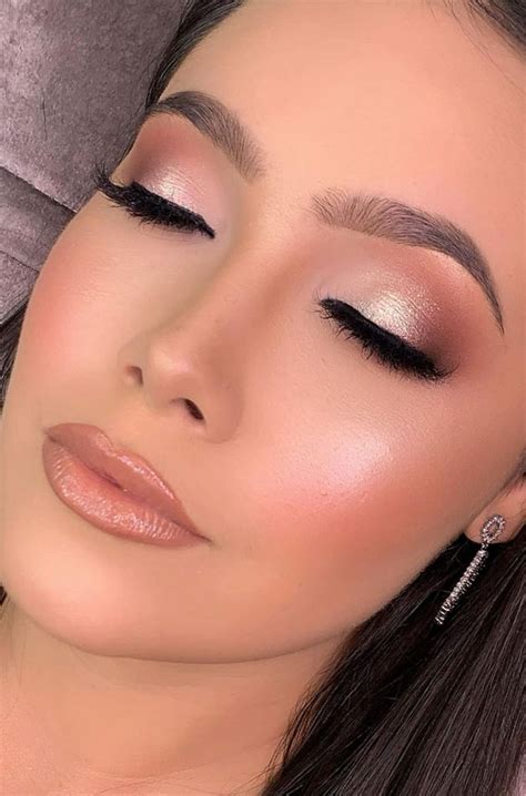 Stunning Makeup Looks Subtle Smokey And Shimmery Rose Blush Makeup