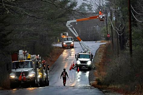 Thousands without power in Maine