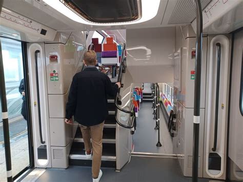 Nouveaux trains du RER E dévoilés Cest très agréable cest