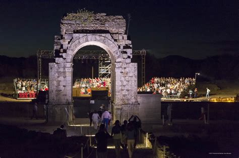 El Festival De Mérida En Cáparra Edipo Rey Festival Internacional De Teatro Clásico De Mérida