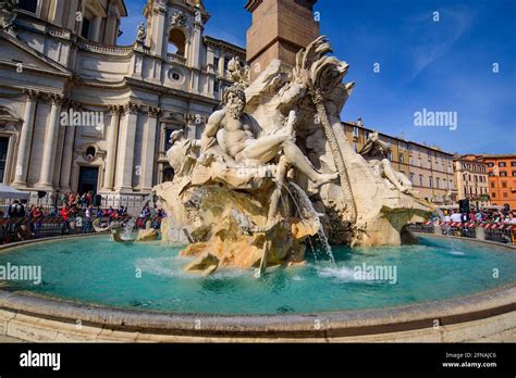 Fontana dei Quattro Fiumi Brunnen der vier Wasserfälle auf der Piazza