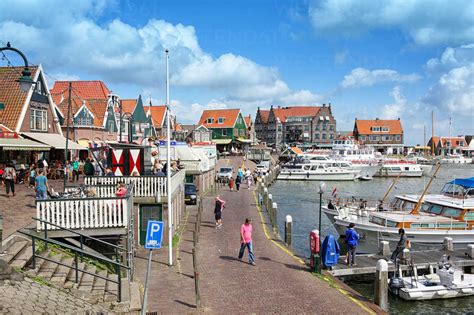 Netherlands, Volendam, Ijsselmeer, harbor - DSGF000780 - David Santiago Garcia/Westend61