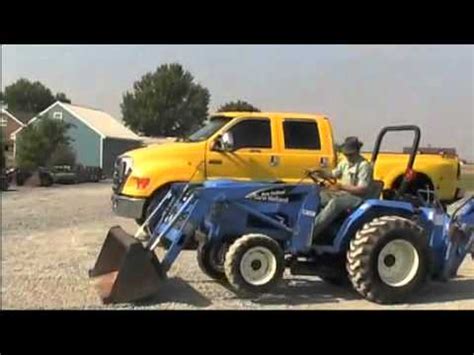 NEW HOLLAND TC30 TRACTOR WITH LOADER AND BACKHOE YouTube