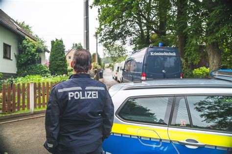 28 jähriger Mann tötet Mutter und Großeltern und stellt sich