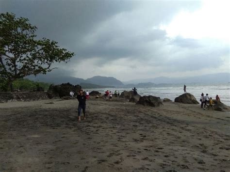 Ternyata Pantai Karang Naya Palabuhan Ratu Sering Juga Di Kunjungi