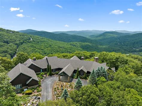 Breathtaking Mountain Estate in Linville Ridge Gated Community in Linville, North Carolina for ...