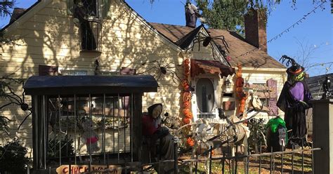 Old Fashion Halloween Witch House 2017