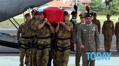 A Roma La Salma Del Militare Ucciso Nel Pomeriggio I Funerali