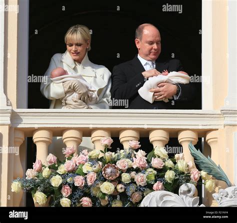 La Princesse Charlene Et Le Prince Albert Ii De Monaco Pr Sentation De