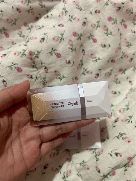 Jacquelle Corrector Concealer Golden Kesehatan Kecantikan Rias