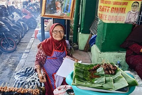 Kuliner Legendaris Sate Kere Mbah Suwarni Pasar Beringharjo Jogja