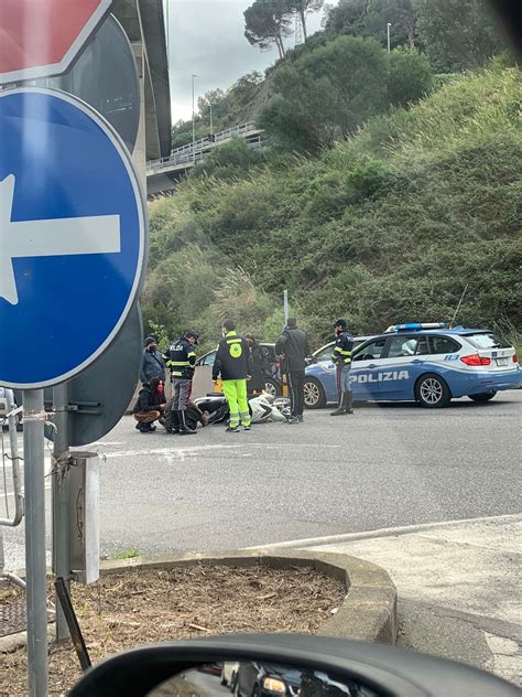 Messina Incidente In Viale Giostra Ferito Un Uomo Foto Gazzetta Del Sud