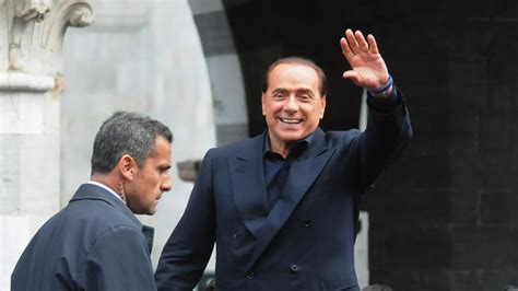 Berlusconi Morto Le Lacrime Dei Supporter Davanti Allospedale Video