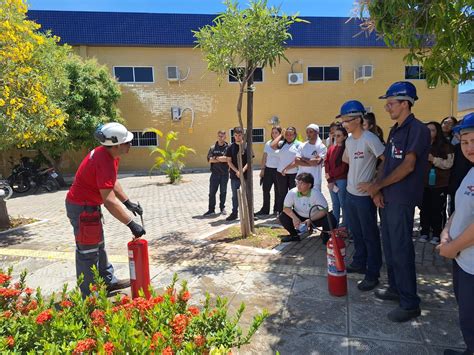 Alunos E Servidores Terceirizados Participam De Aula Pr Tica De Combate