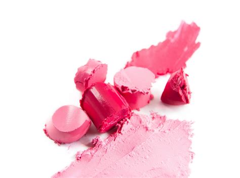 A Simple Guide to Choosing the Right Lipstick Color for Your Skin Tone | Mom Fabulous