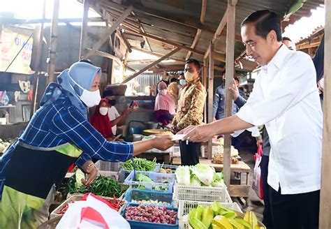 Kunjungi Pasar Malang Jiwan Colomadu Presiden Cek Harga Komoditas