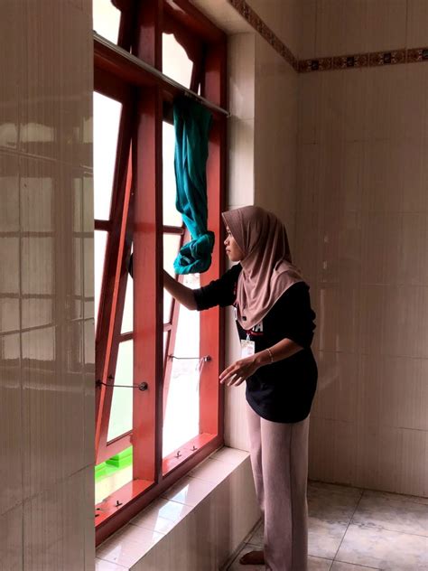 Peduli Tempat Ibadah Kelompok Kkn Umy Laksanakan Bersih Masjid