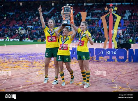 Australia Captain Kezie Apps With Samantha Bremner And Ali Brigginshaw