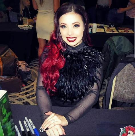 Taeler Hendrix At A Convention Rtaelerhendrix