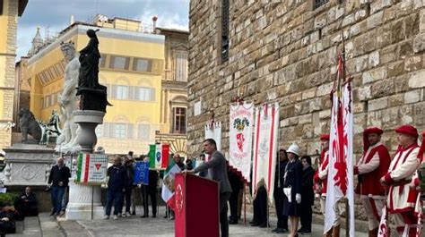 Firenze Migliaia Di Persone In Piazza Signoria Massini Legge Scurati