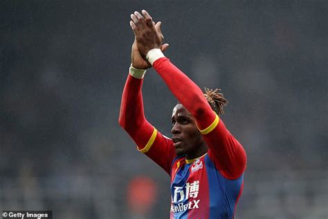 Wilfried Zaha Tells Crystal Palace He Wants To Leave Now Daily Mail