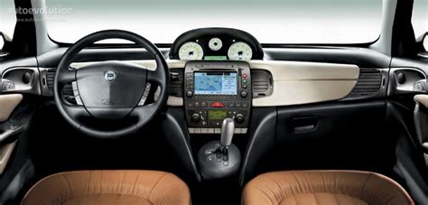 Lancia Ypsilon interior - the designers were working with fashion ...