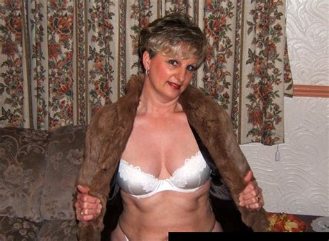 Amateur Mature Milf Short Hair O X Porn Pic