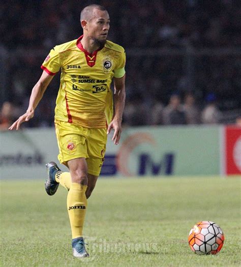 Supardi Nasir Pemain Sepkbola Sriwija Fc Foto Tribunnews