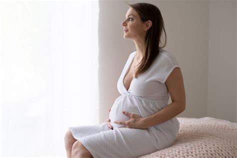 La Femme Enceinte De 7 Mois Mise En Valeur Hélène Douay Photographe