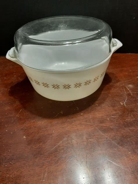 Pyrex Town And Country Casserole Dish With Lid 475 2 1 2 Quart NICE EBay