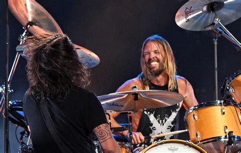 Watch Taylor Hawkins On Lead Vocals In Foo Fighters Disco Cover