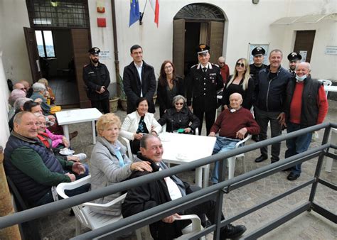 Ariccia I Carabinieri Spiegano Come Difendersi Dai Malintenzionati