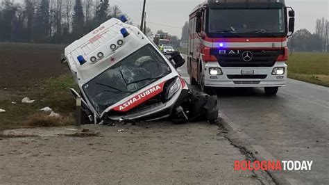 Ambulanza Si Schianta Bilancio Tragico